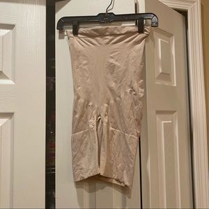 Spanx - beige shorts shapewear